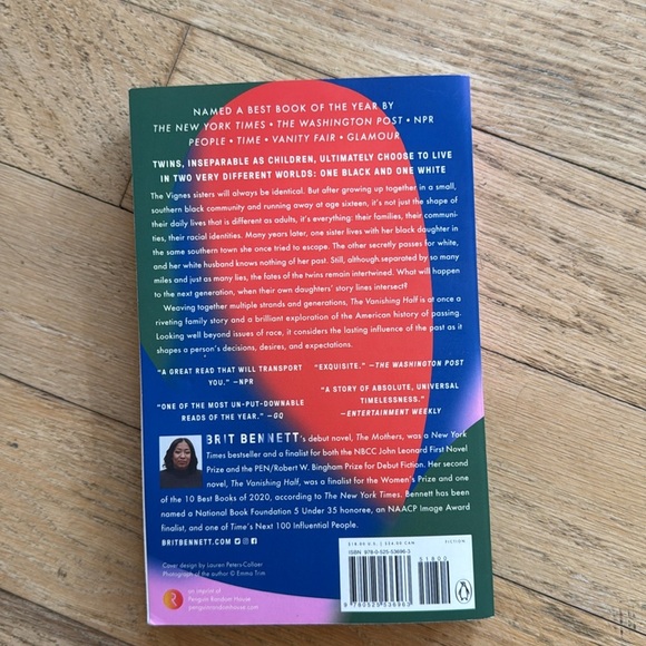 The vanishing half by Brit Bennett - Picture 2 of 4